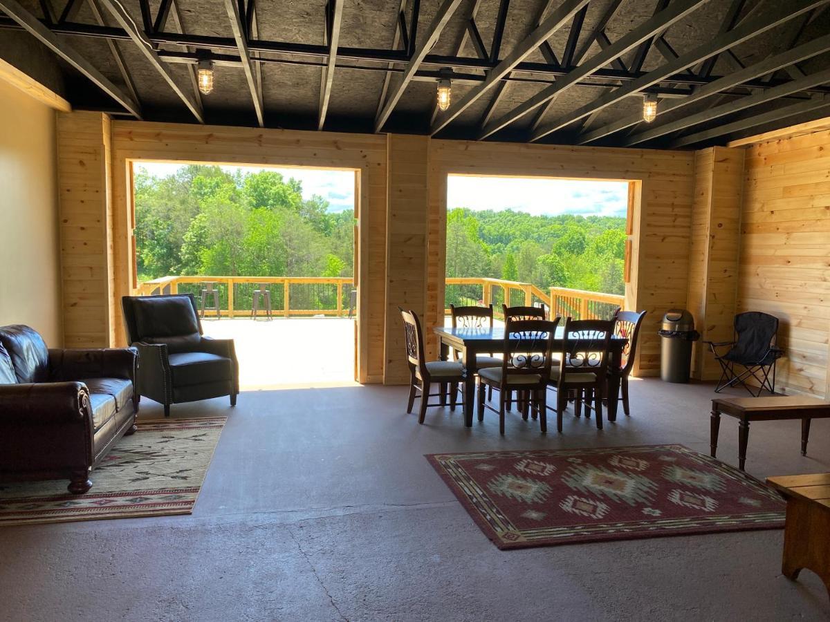Smoky Hollow Outdoor Resort Covered Wagon Сивиървил Екстериор снимка
