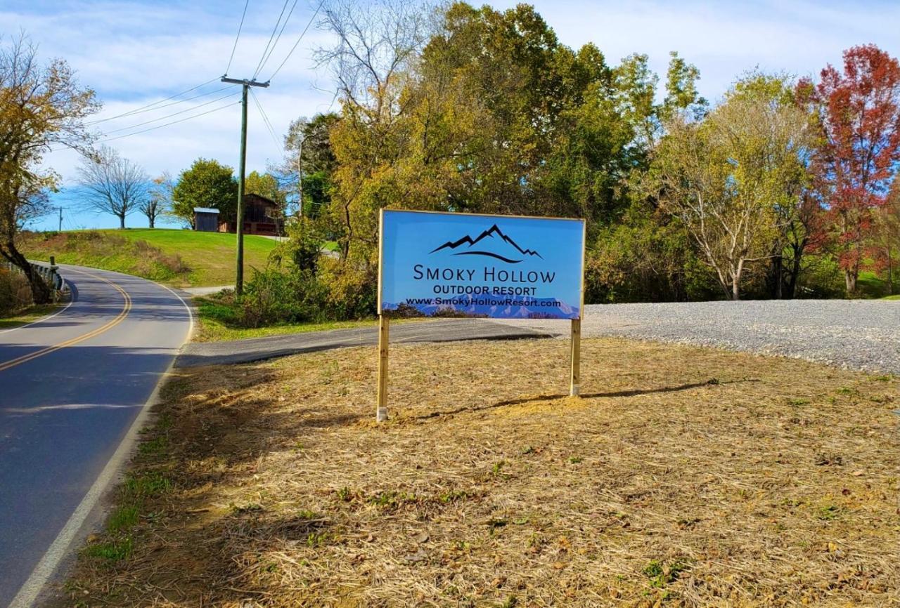 Smoky Hollow Outdoor Resort Covered Wagon Сивиървил Екстериор снимка