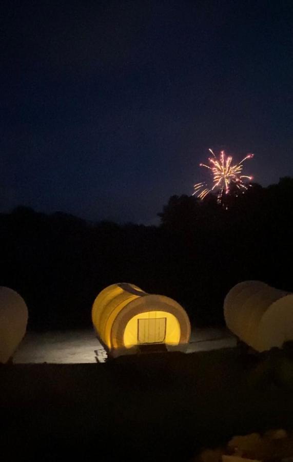 Smoky Hollow Outdoor Resort Covered Wagon Сивиървил Екстериор снимка