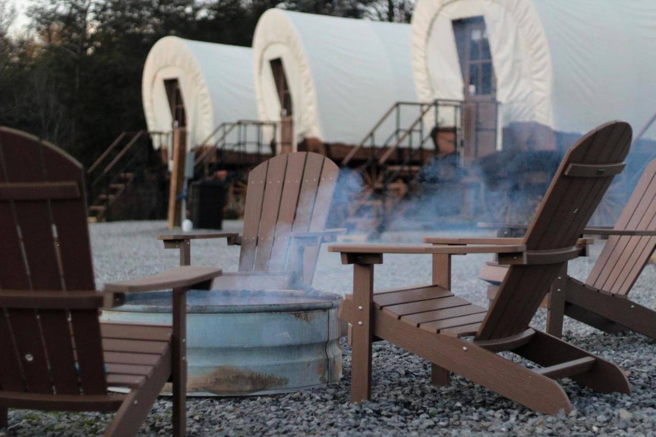 Smoky Hollow Outdoor Resort Covered Wagon Сивиървил Екстериор снимка